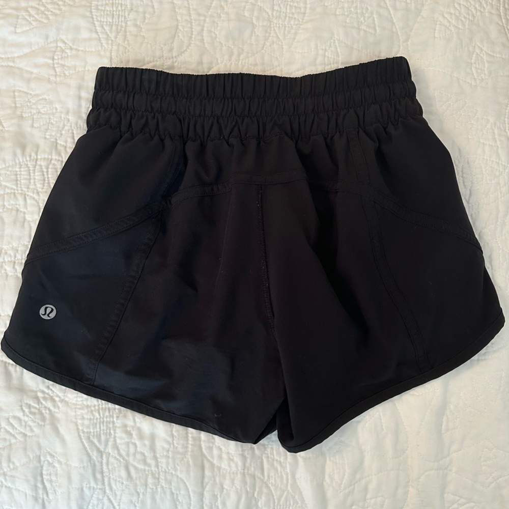 Lululemon size 4 hottie hot 2.5 shorts.